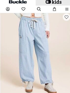 Cropped Wide Leg Striped Pant
TREND:NOTES Demin Stripe-missing pocket button!